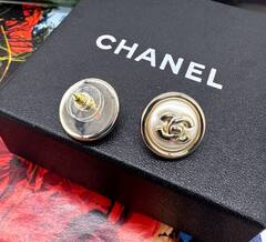 Серьги-пусеты круглые в стиле CHANEL