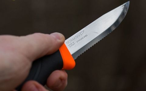 Нож Morakniv Companion F Serrated стальной, лезвие: 103 mm, серрейторная заточка, черный/оранжевый (11829)