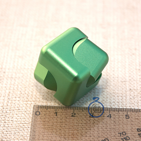 Спиннер-кубик металлический зеленого цвета 17001C_green