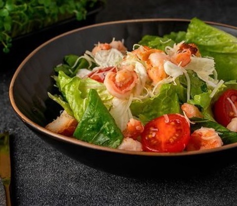 Цезарь с тигровыми креветками