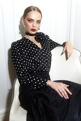 Блуза с цветком в горох