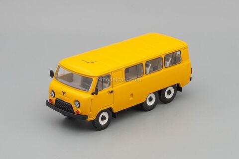 UAZ-452K 6x6 long base 3-axle bus Agat Mossar Tantal 1:43