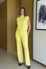 брюки  в желтом цвете