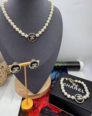 Серьги-пусеты круглые в стиле CHANEL