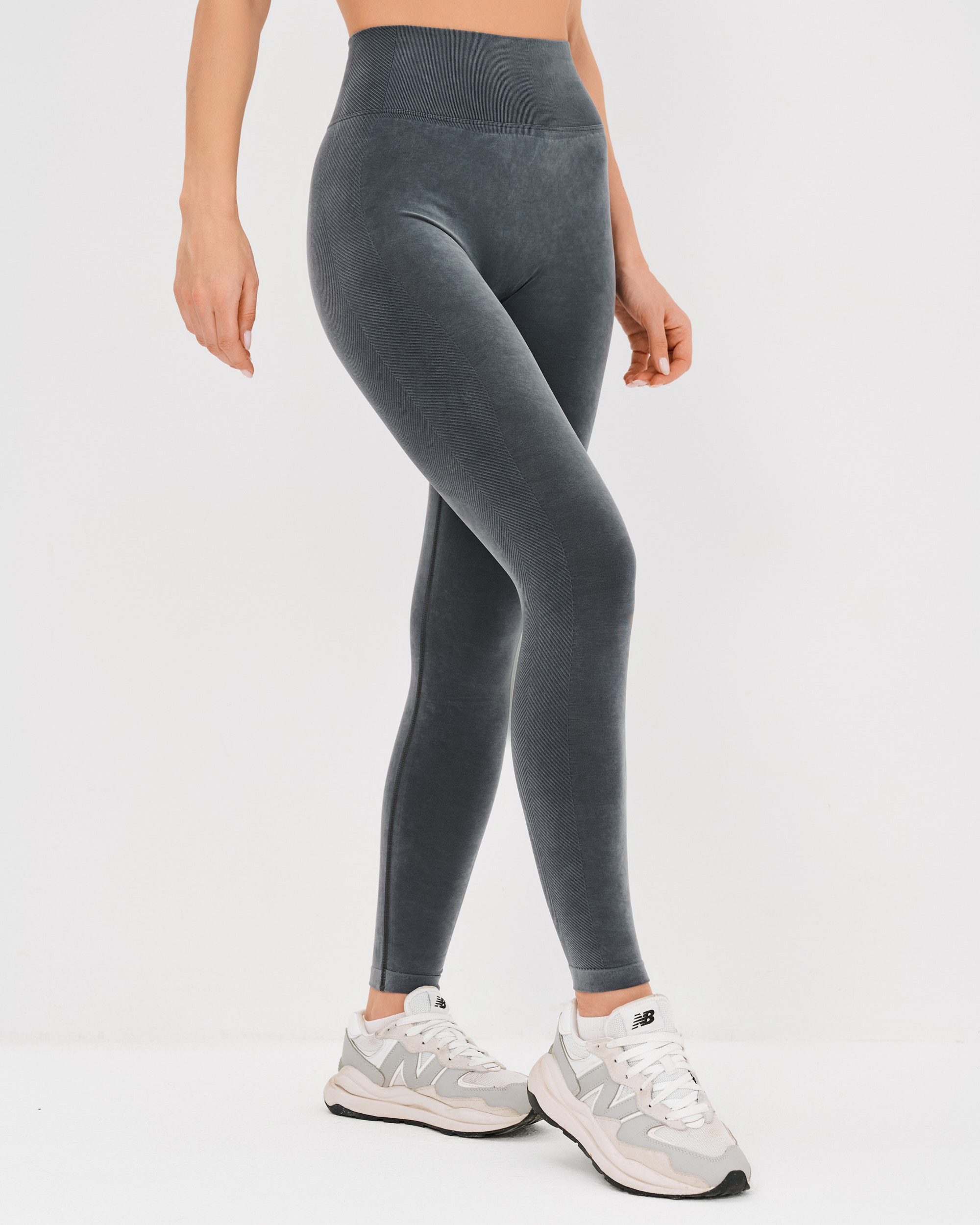 темно-серый