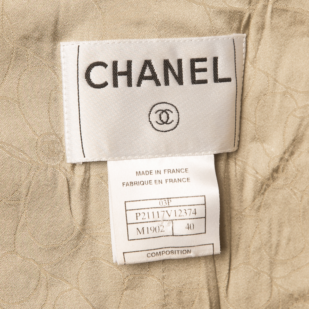 Классическое твидовое пальто пастельных оттенков от Chanel, 40 размер.