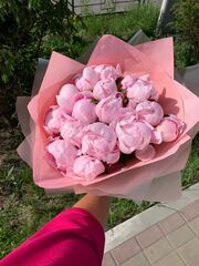 Букет из 15 пионов