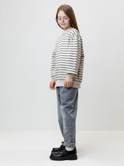 джемпер  для девочки  КР 302873/молочный,тем.серый,полоска к623