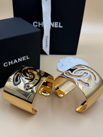 Браслет-манжета CHANEL с черной/белой эмалью