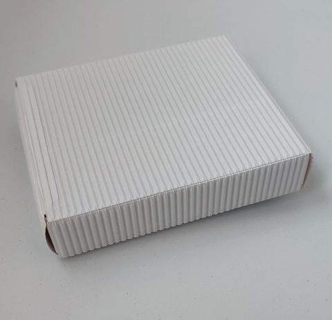 Коробка гофрированная, белая 14х12х3 см (№90)