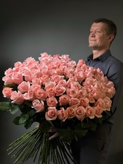 Розовые розы сорт «Би Свит» (Эквадор)