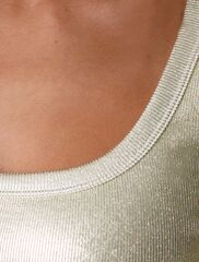 Футболка облегающая из хлопка в рубчик с U вырезом и матовым покрытием металлик  D49.120 (129288)