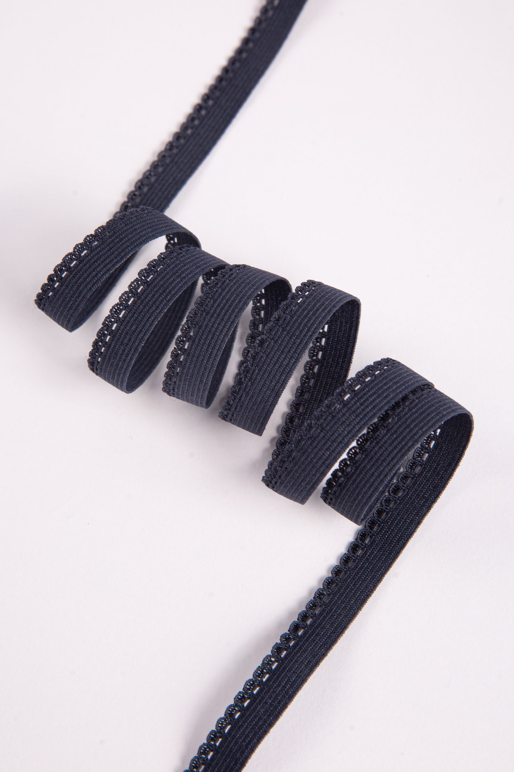 Резинка бельевая темно-синяя ширина 10 мм с учетом фестона