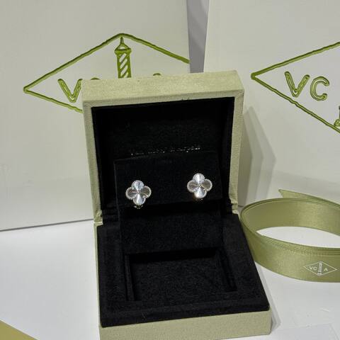 Серьги VAN CLEEF & ARPELS Vintage Alhambra