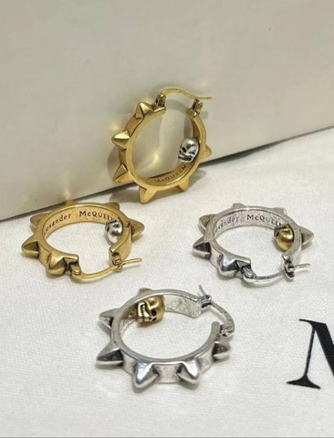 sergi-kongo-s-shipami-alex-mcqueen-matovoe-zoloto-serebro