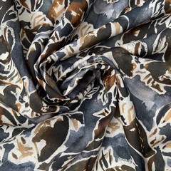 хлопок с абстрактным принтом серого цвета