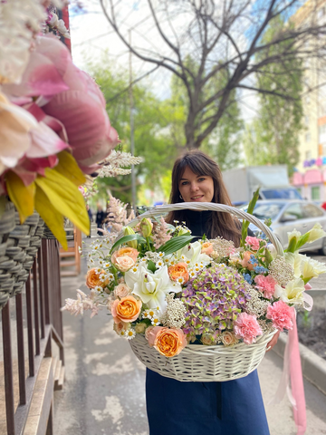 Цветы в корзине «Злата»