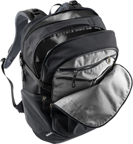 Картинка рюкзак городской Deuter Gigant black - 12
