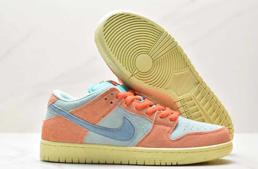 Nike dunk sb orange store