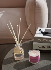 Ароматическая свеча с натуральным камнем "Розовый кварц" и ароматом "Розовое шампанское"