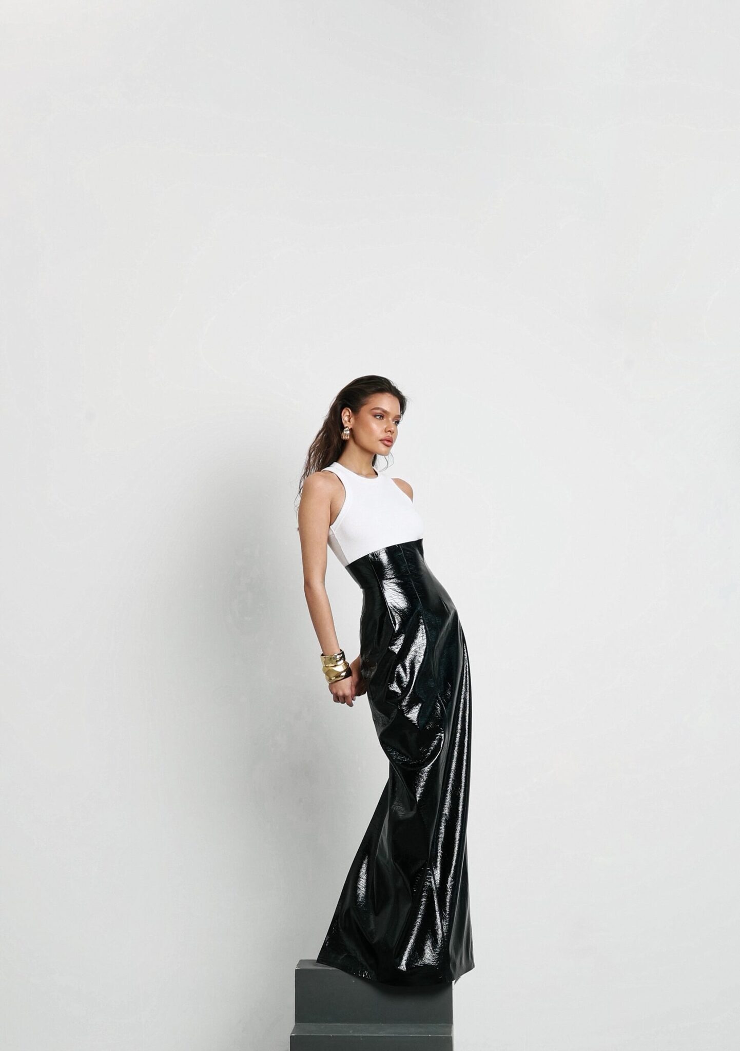 Юбка макси с высокой талией и разрезом сзади