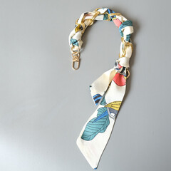 Ручка из цепочки с платком S-27