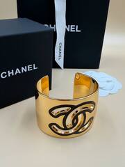 braslet-manzheta-chanel-s-chernoj-beloj-ehmalyu
