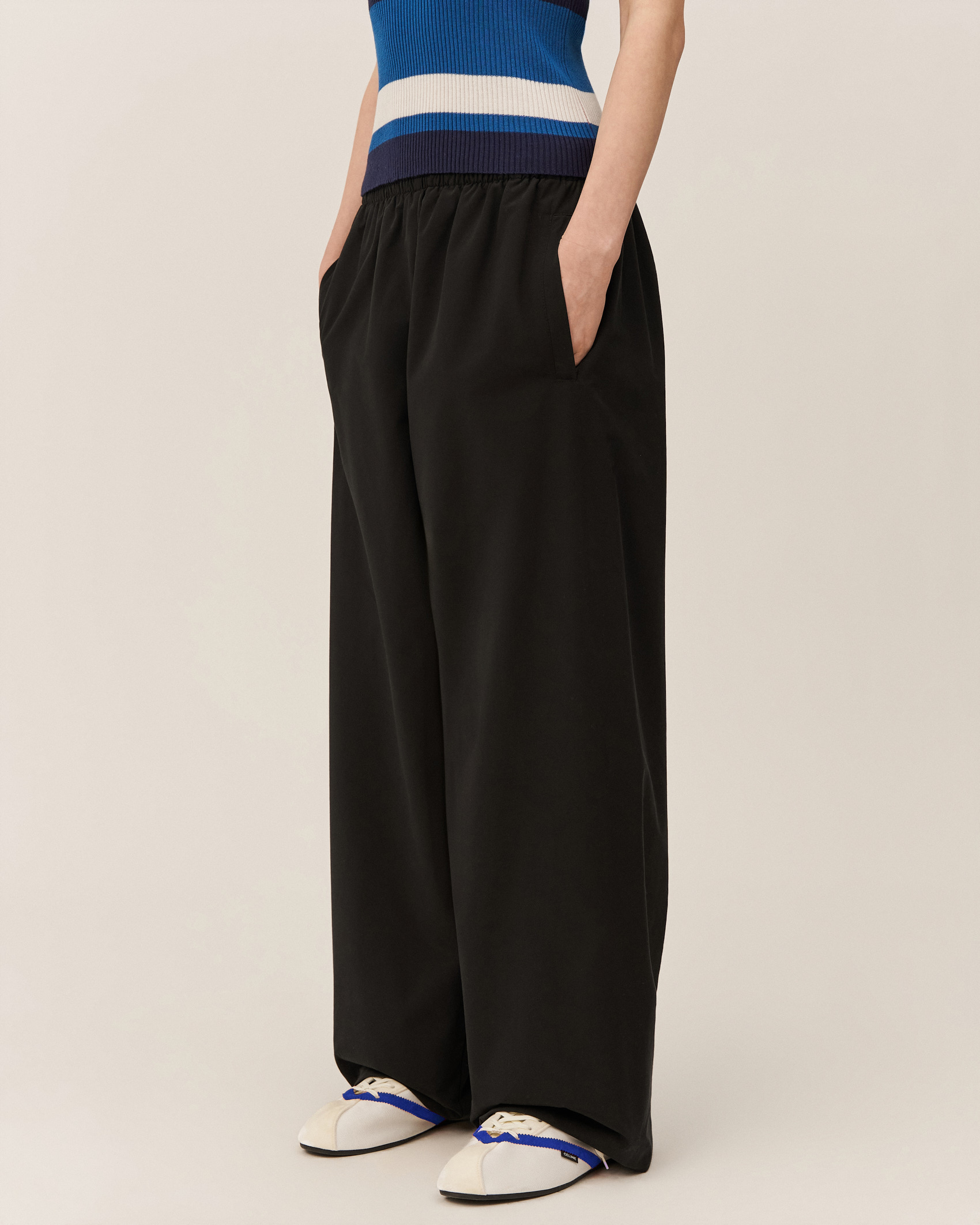 Объемные спортивные брюки