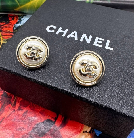 Серьги-пусеты круглые в стиле CHANEL