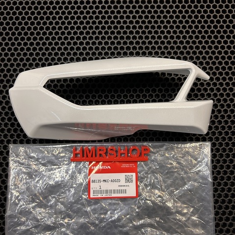 Honda Кожух зеркала GL 1800 18- правый белый (NHB53E) 88135-MKC-A00ZD