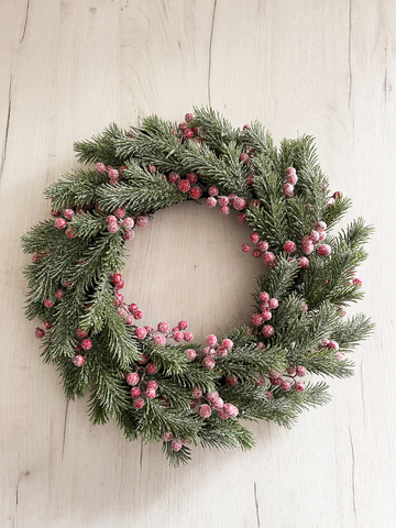 Венок еловый 45см ChristmasDeLuxe с красными ягодами в инее с блестками