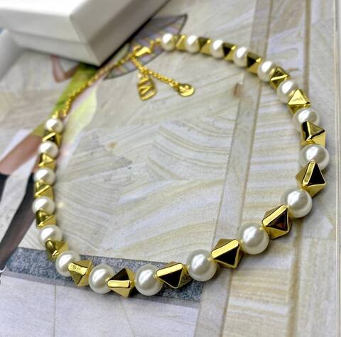 Колье чокер с жемчугом в стиле VALENTINO