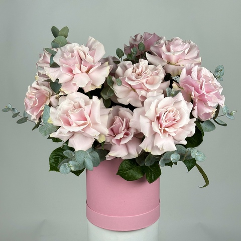 Букет 15 розовых французских роз в шляпной коробке