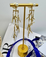 42151-sergi-vetochki-s-mikrozhemchugom-dlinnye-style-by-dior