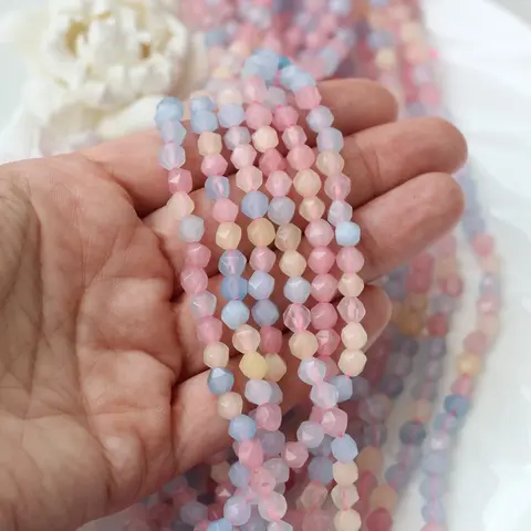 Тонированный кварц, микс, граненые бусины, 6 мм, нить, К093