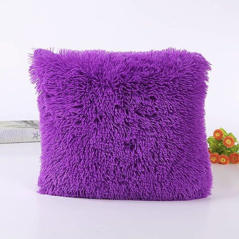 Подушка интерьерная с длинным ворсом фиолетового цвета