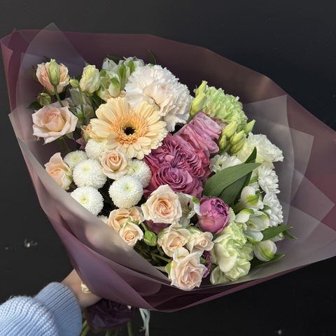 Букет из микса роз, гвоздик и герберы