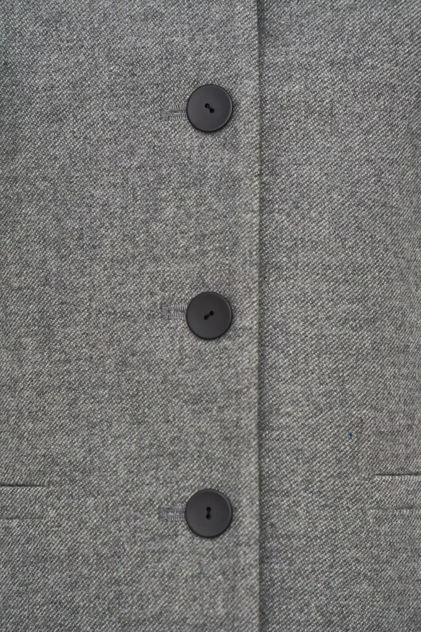 Приталенный жилет серый