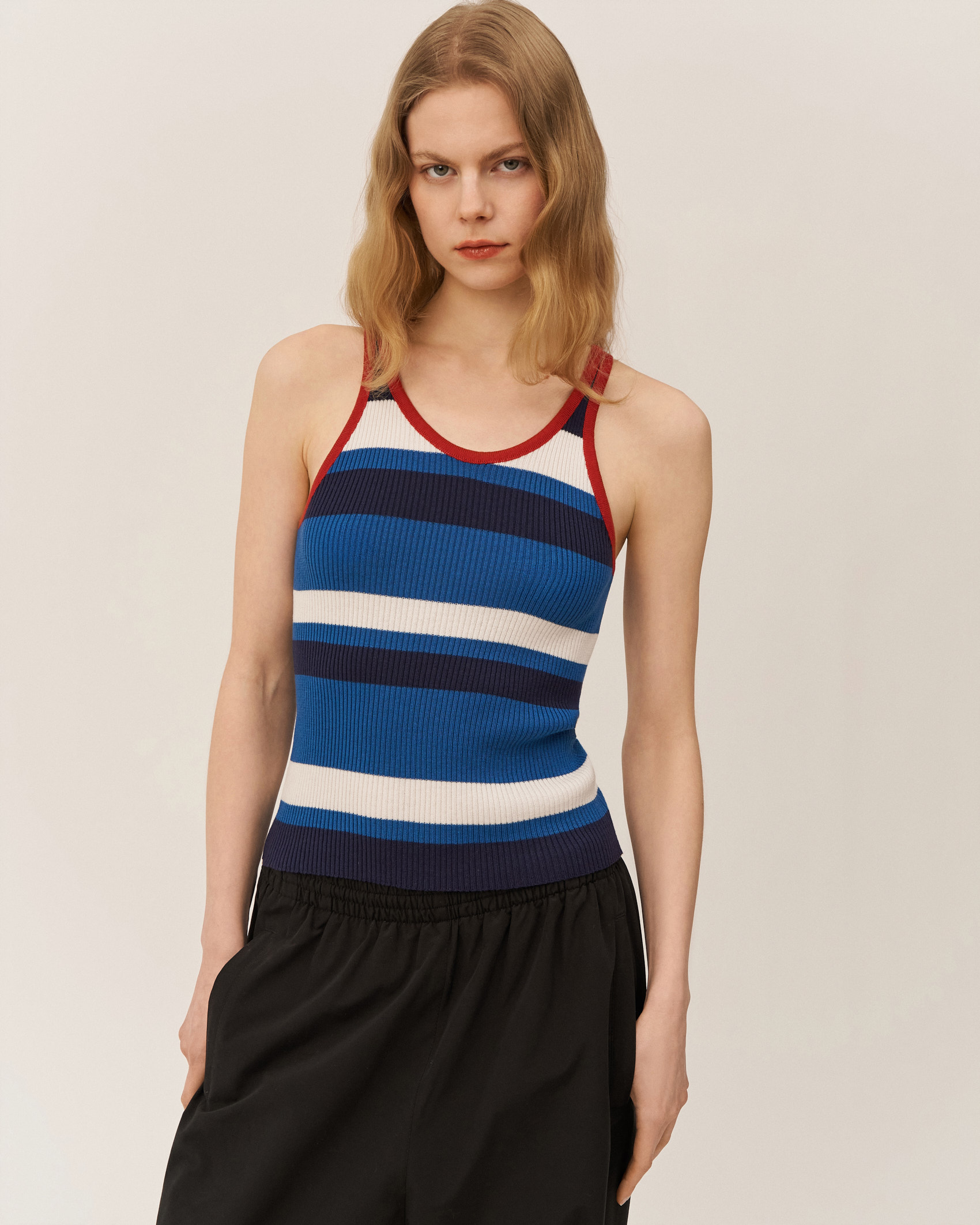 Объемные спортивные брюки