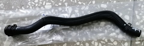 ПАТРУБОК ПЕЧКИ CRUZE D4 ВПУСКНОЙ (ВЕРХНИЙ - С ПЛАСТ ПЕРЕХОДНИКОМ) GM