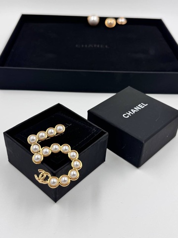 Брошь Chanel 5