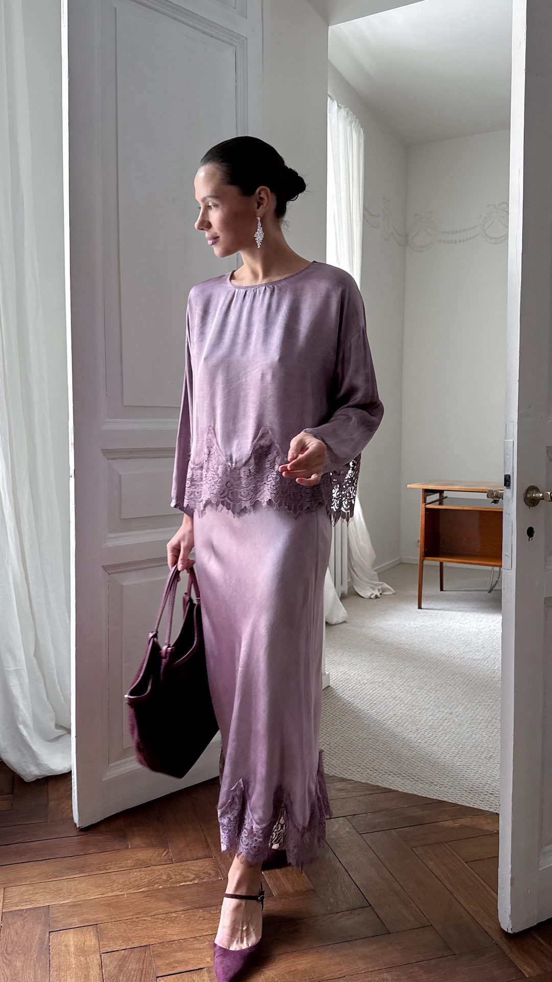 Топ свободного кроя с широким кружевом по краю