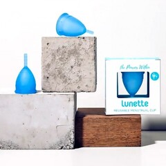 Менструальная чаша Lunette размер 1, синяя