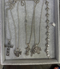 Колье-цепочка с подвеской в стилистике CHROME HEARTS