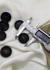 Пуговицы на прокол натуральный рог темно-коричневые с бежевыми прожилками