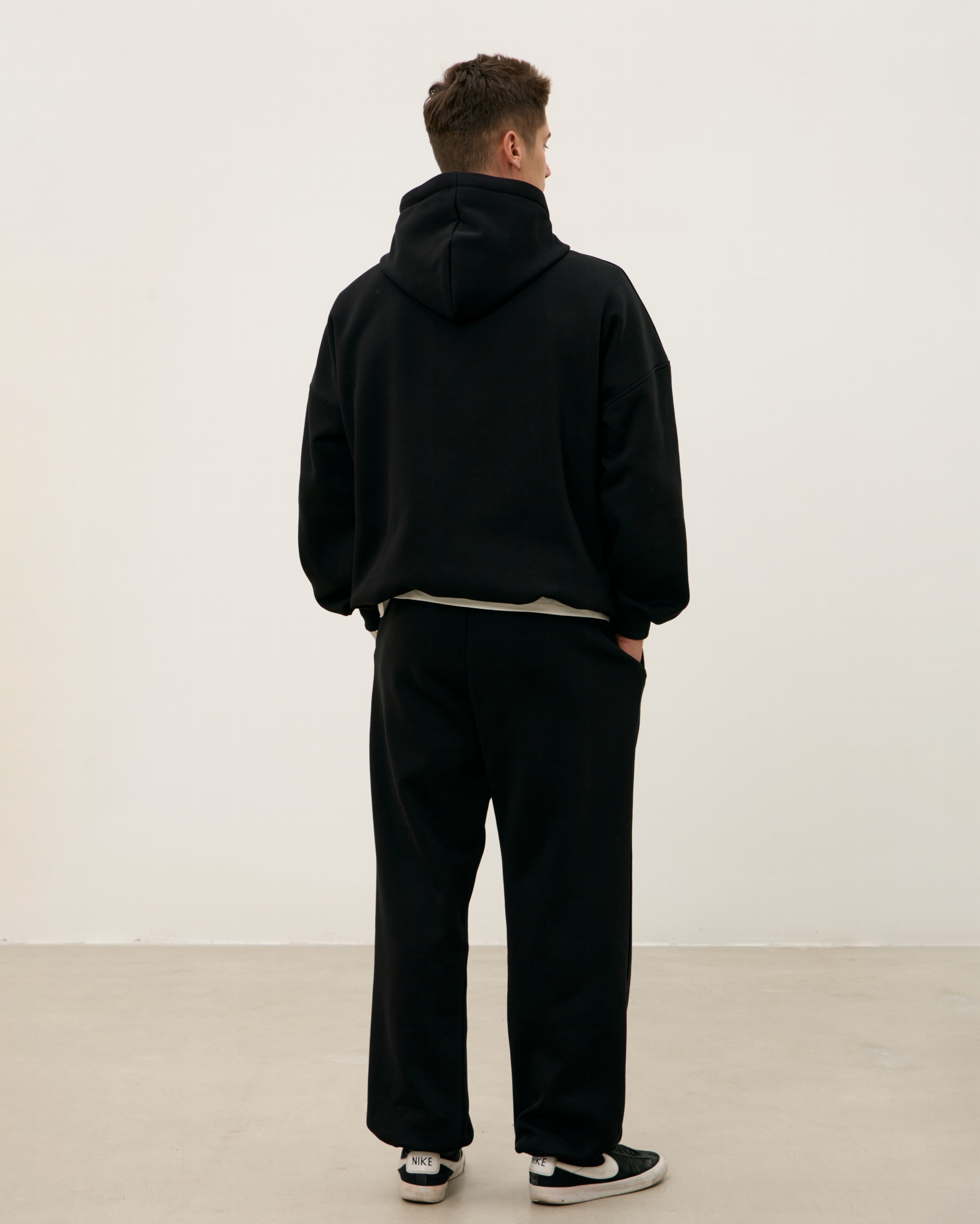 Худи MAN OVER, с начесом, черное