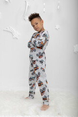 Пижама  для мальчика  К 1552/машины на светло-сером