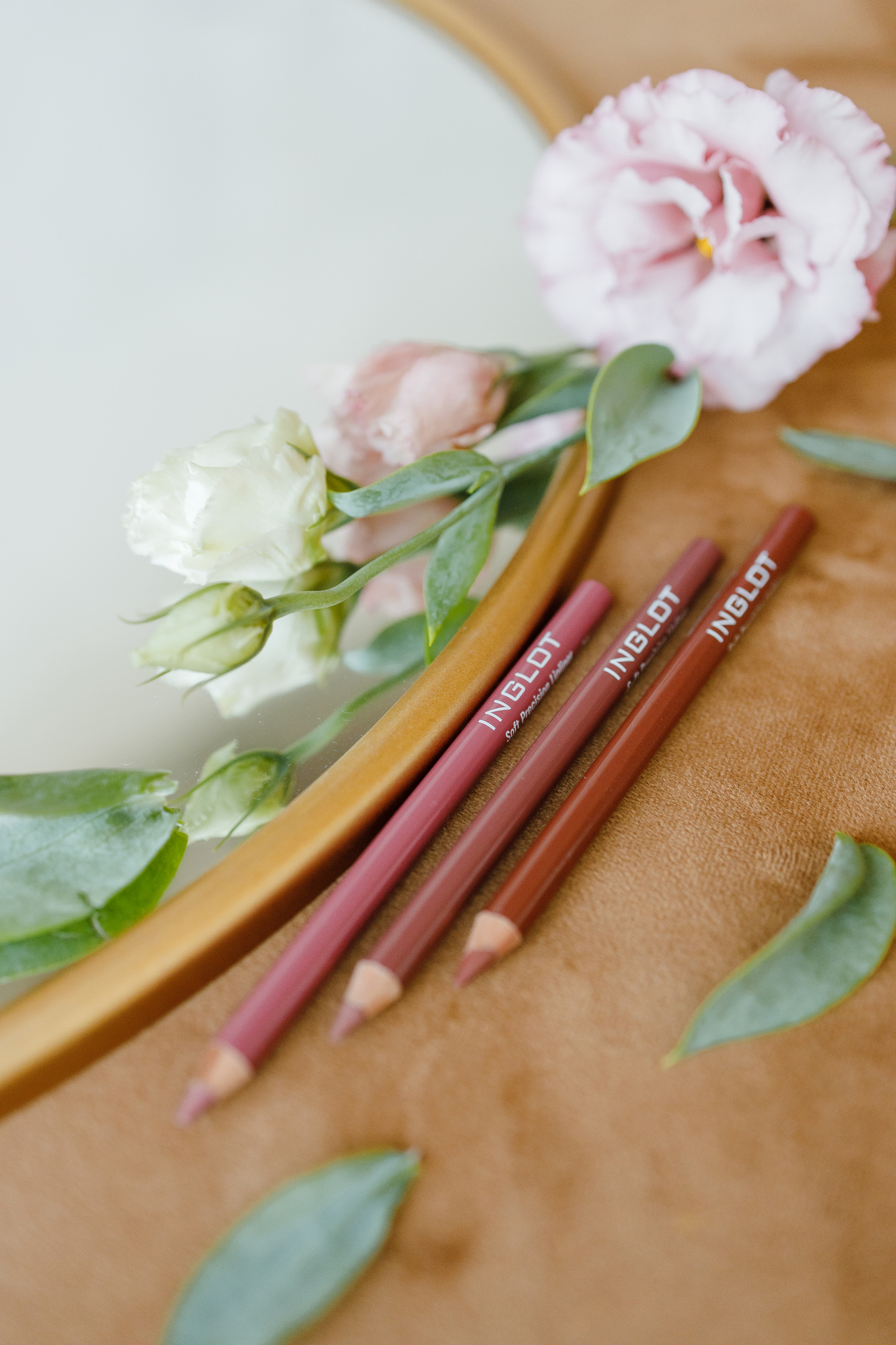 Контурный карандаш для губ от Инглот