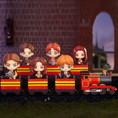 Случайная фигурка POP MART Harry Potter Heading to Hogwarts Series