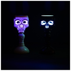 Череп на подставке светодиод бел/черный